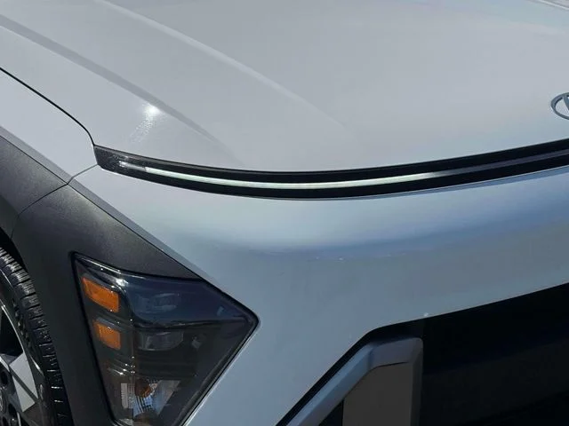 Used 2025 White Hyundai SEL image 11