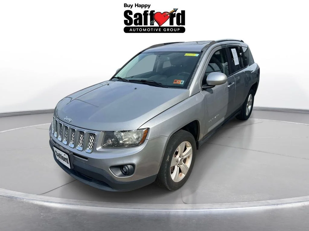 Used 2015 Silver Jeep Latitude image 1