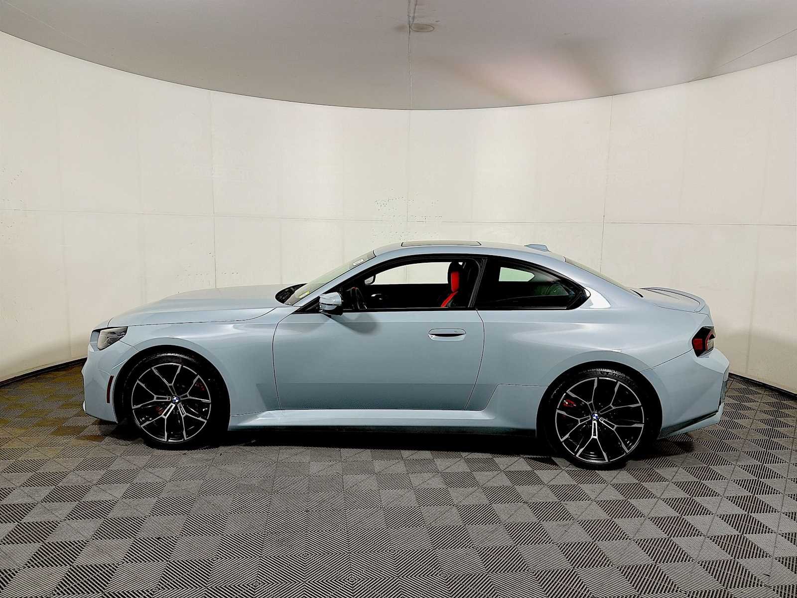 Used 2025 Brooklyn Grey Metallic BMW  image 4