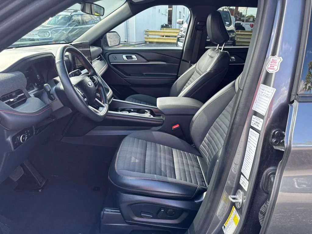 Used 2025 Gray Metallic Ford ST-Line image 10