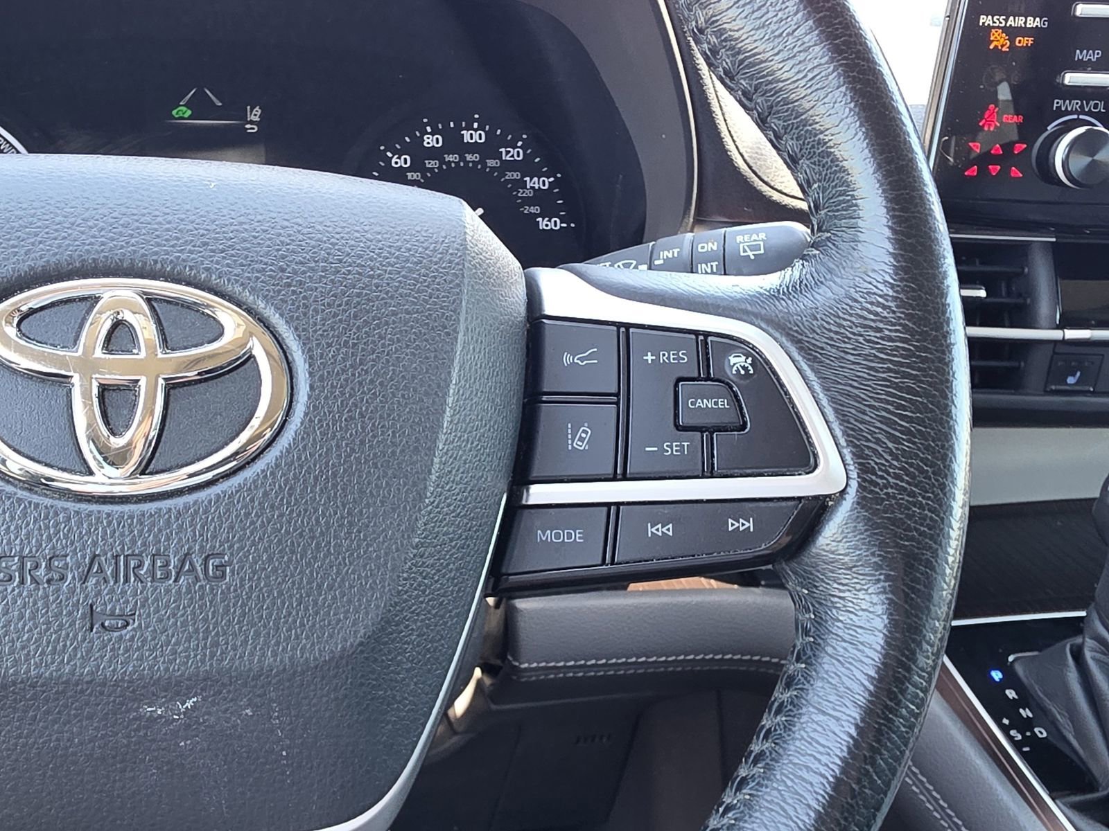 Used 2021 Silver Toyota XLE image 19