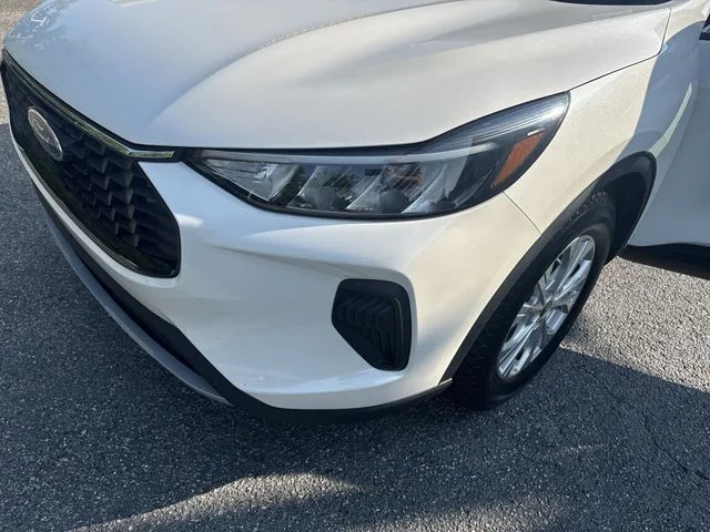 Used 2023 White Ford Active image 31