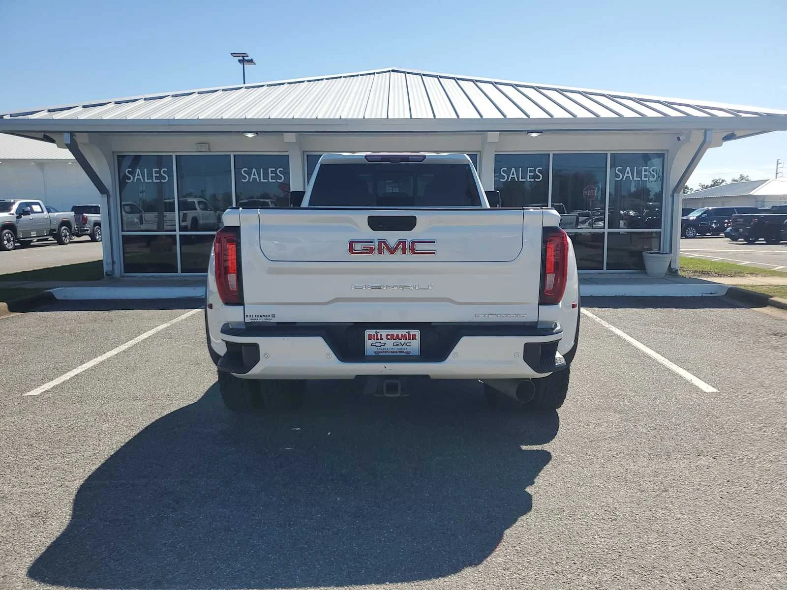 Used 2022 WHITE FROST TRICOAT GMC Denali image 4