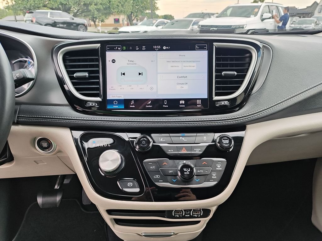 Used 2023 White Chrysler Touring L image 21