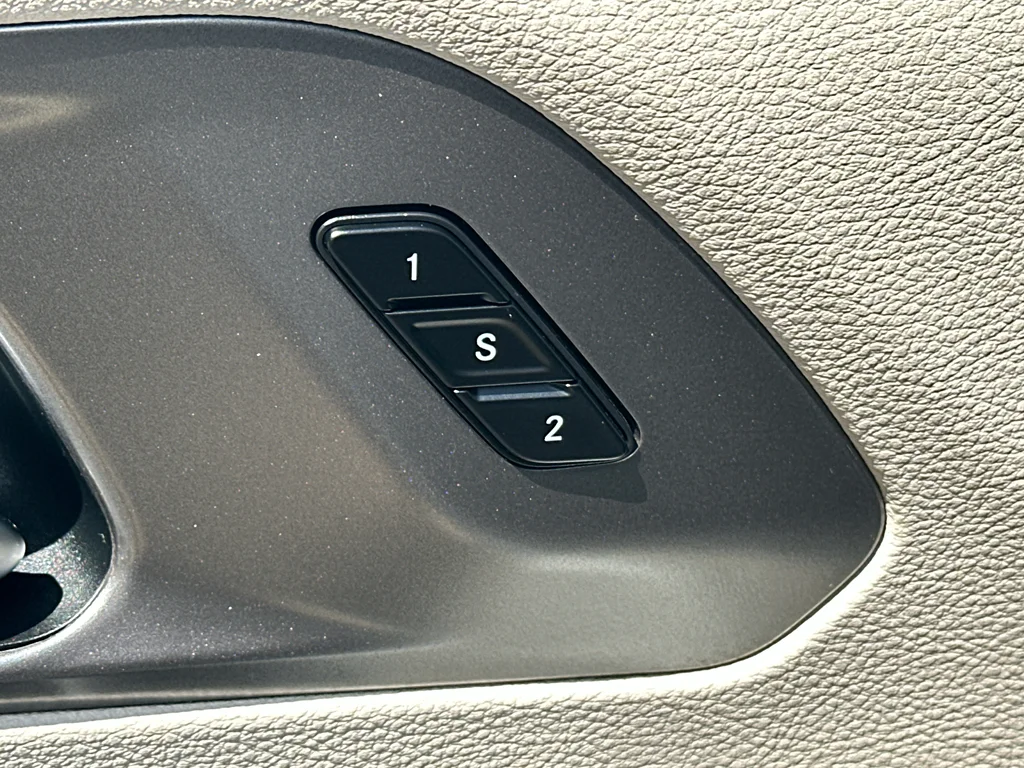 Used 2024 White Chrysler Touring L image 11