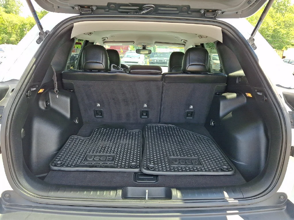 Used 2020 Bright White Clearcoat Jeep Trailhawk image 31