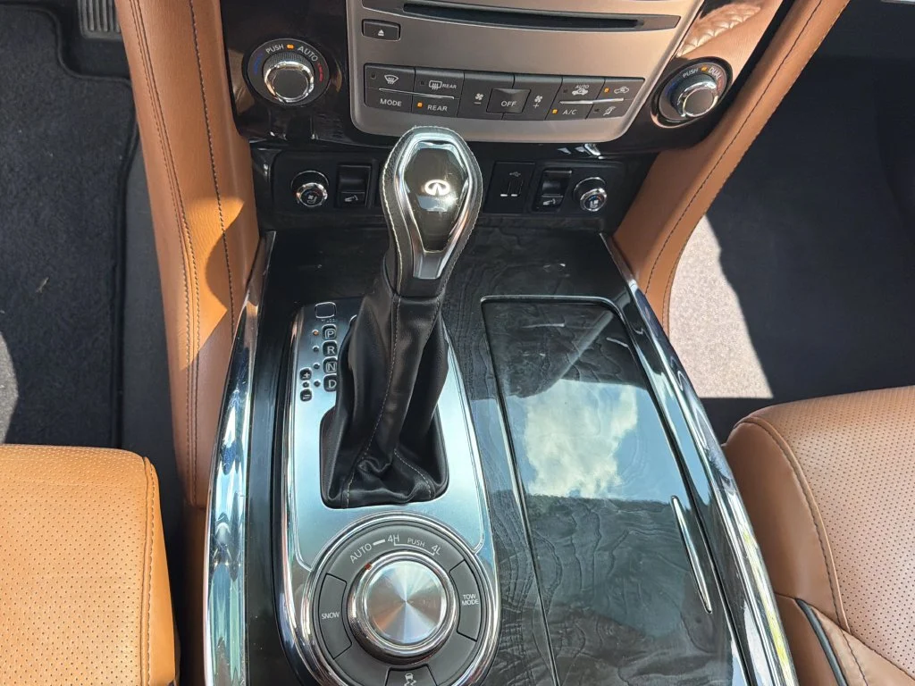 Used 2018 Moonstone White INFINITI  image 28