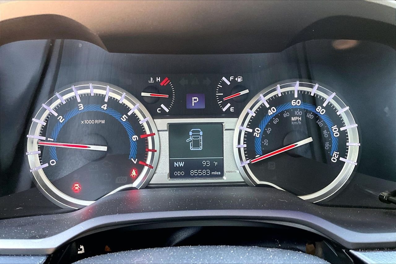Used 2018 Gray Toyota SR5 image 12