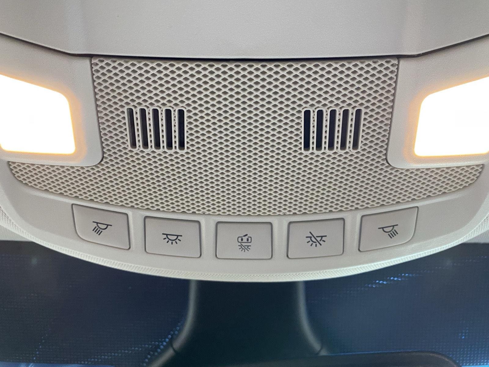 Used 2019 White Platinum Metallic Tri-Coat Ford SEL image 22