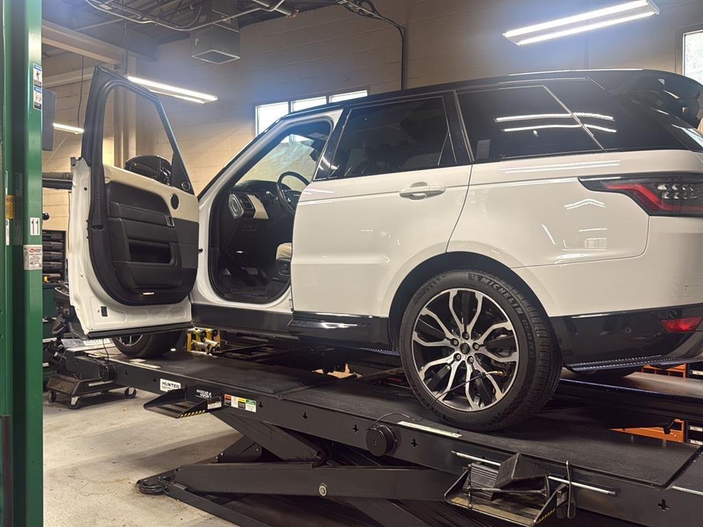 Used 2019 Fuji White Land Rover HSE image 6