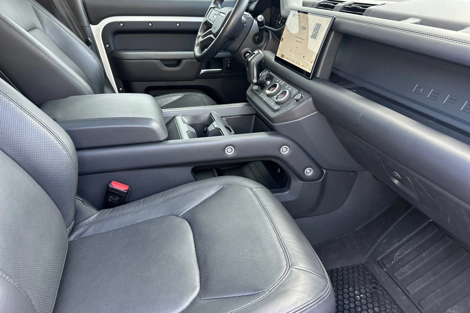 Used 2025  Land Rover S image 19