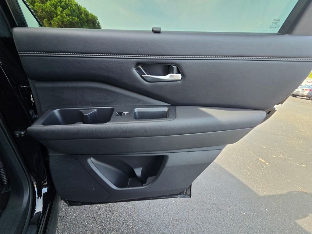 Used 2025 Black Nissan Platinum image 20