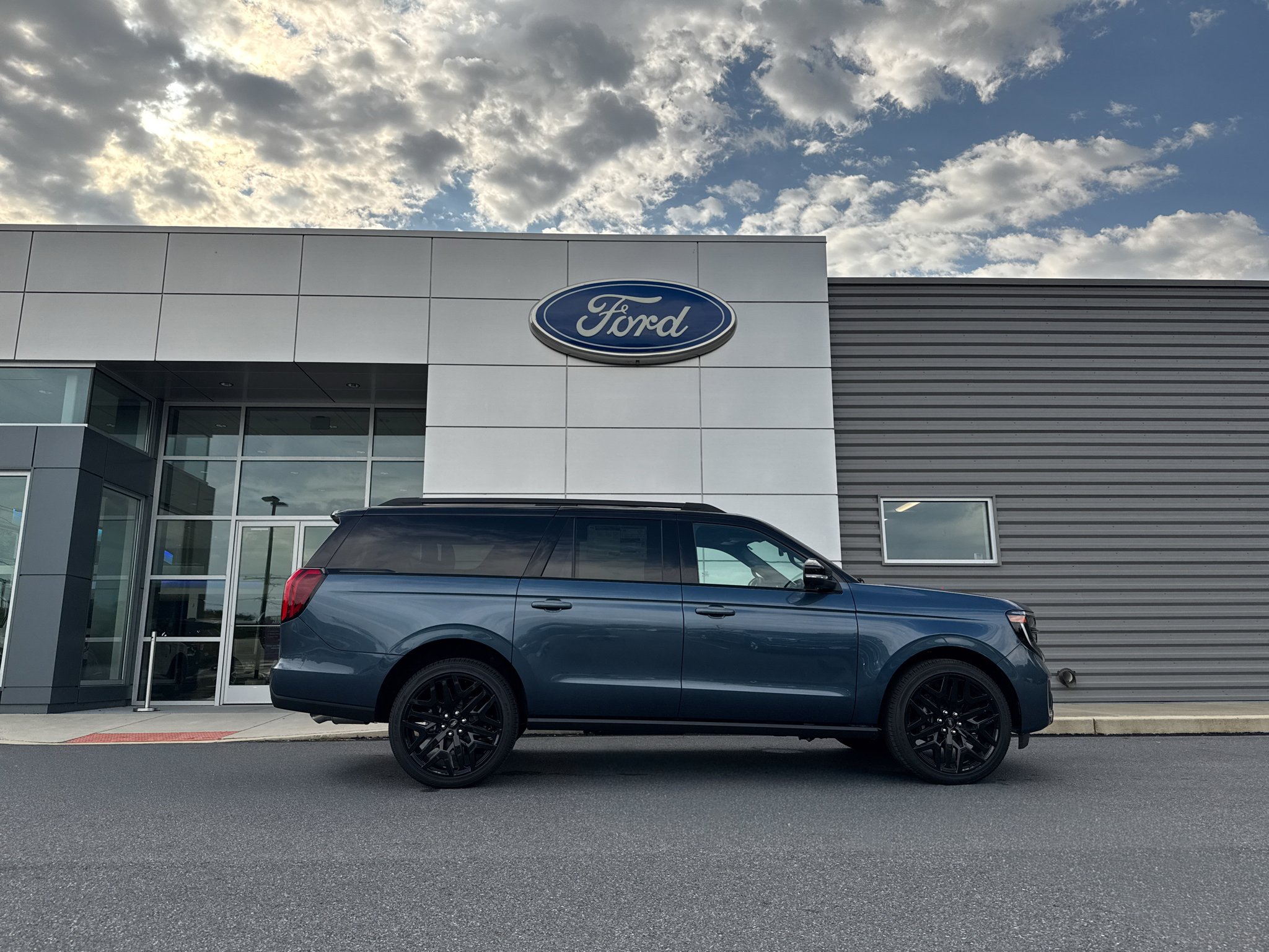 New 2027 Nocturnal Blue Metallic Ford Platinum image 2