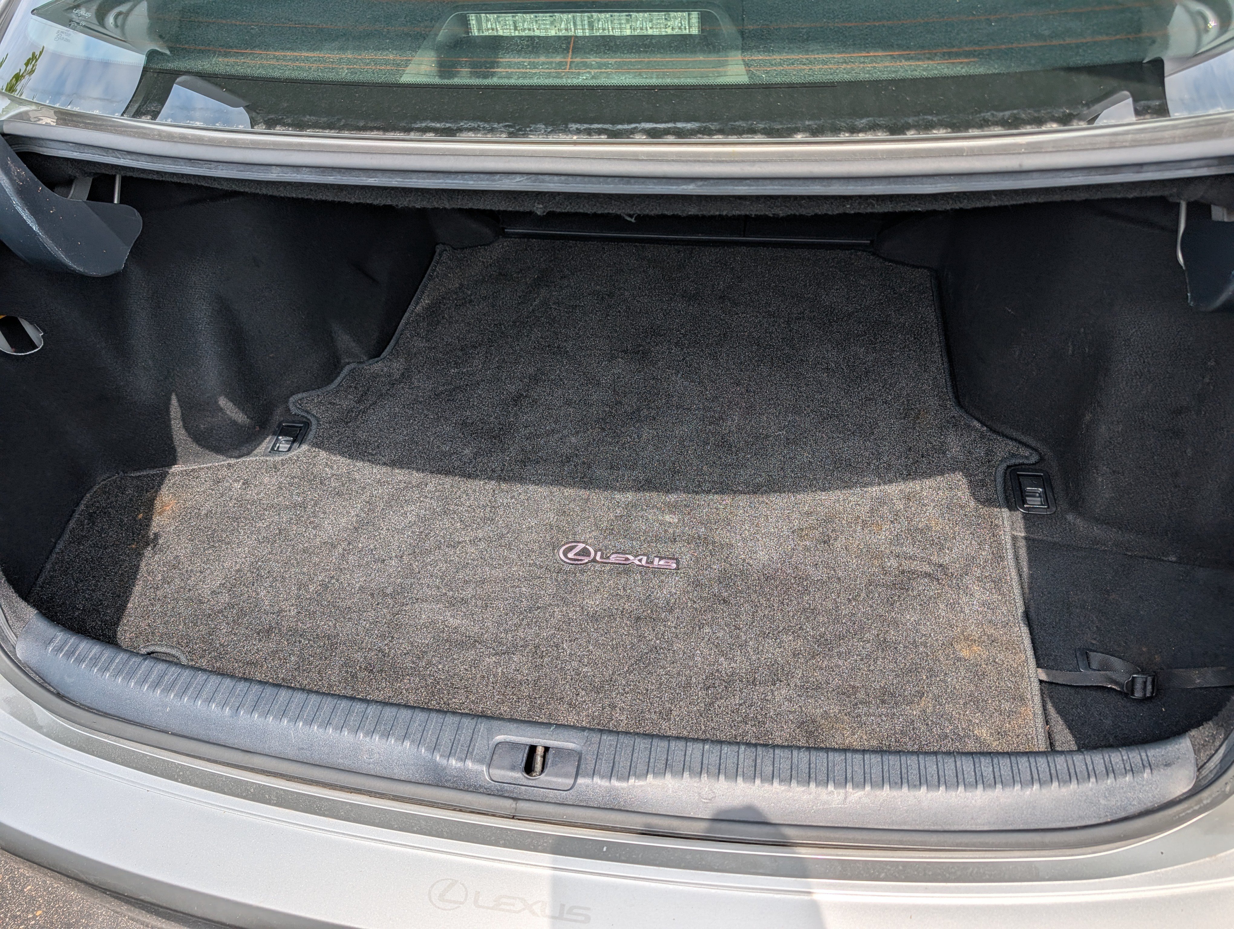 Used 2015 Atomic Silver Lexus  image 18