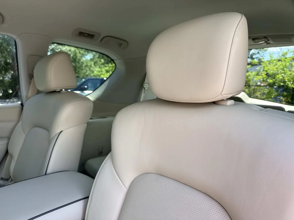 Used 2022 White INFINITI LUXE image 16