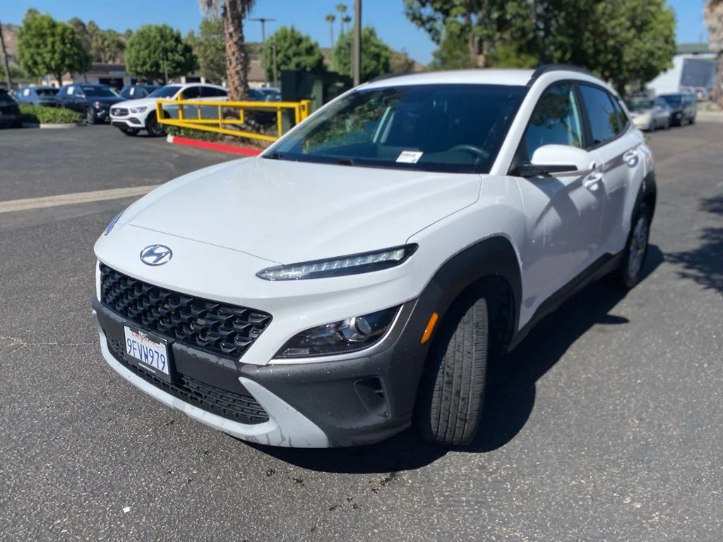 Used 2023 White Hyundai SEL image 5