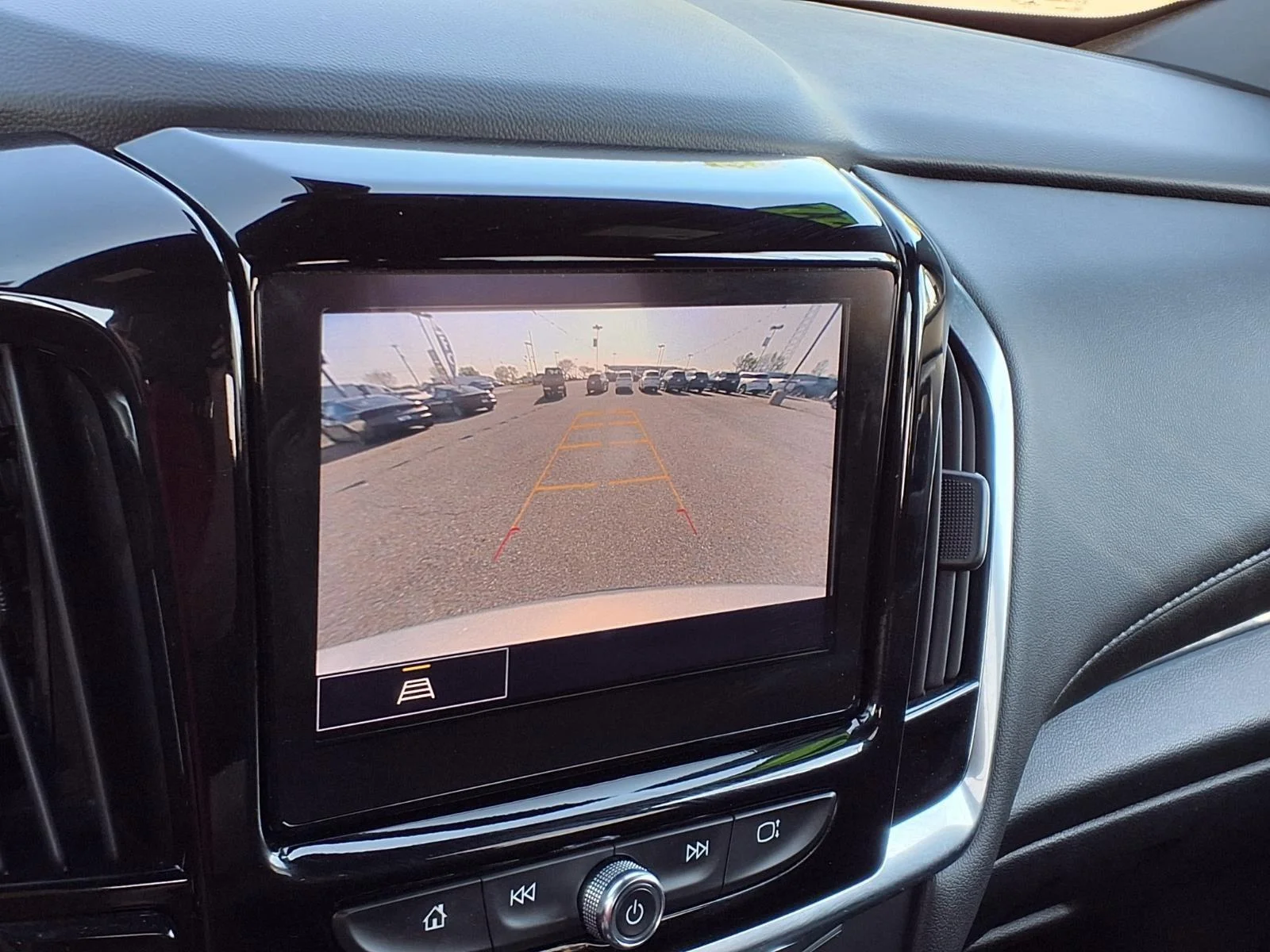 Used 2022 Silver Ice Metallic Chevrolet LT Cloth image 4