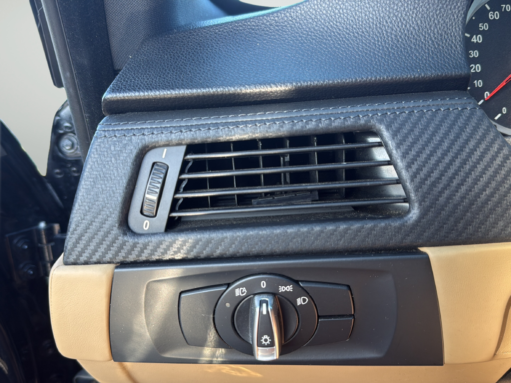 Used 2011  BMW Base image 21