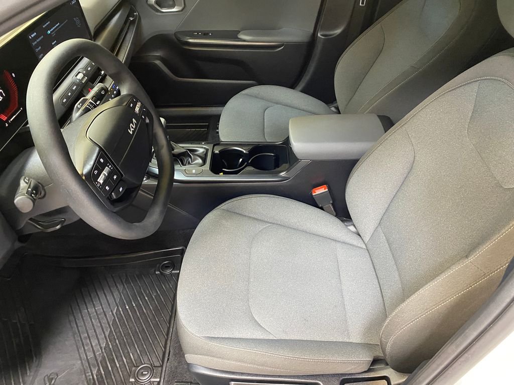 Used 2025 White Kia LXS image 19