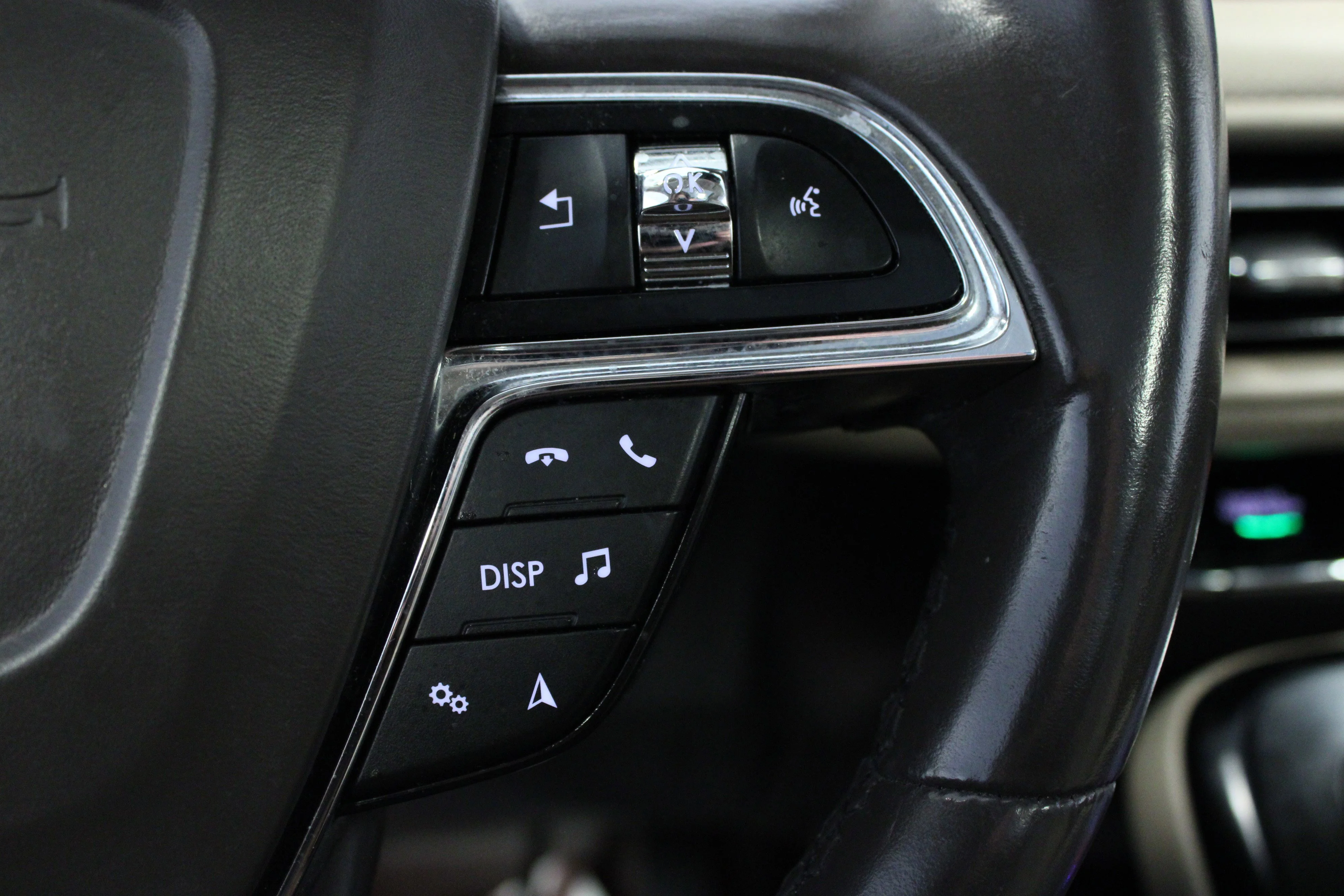 Used 2021 Pristine White Lincoln Reserve image 21