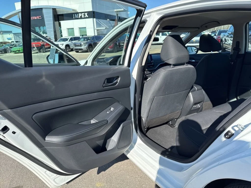 Used 2025 White Nissan SV image 27