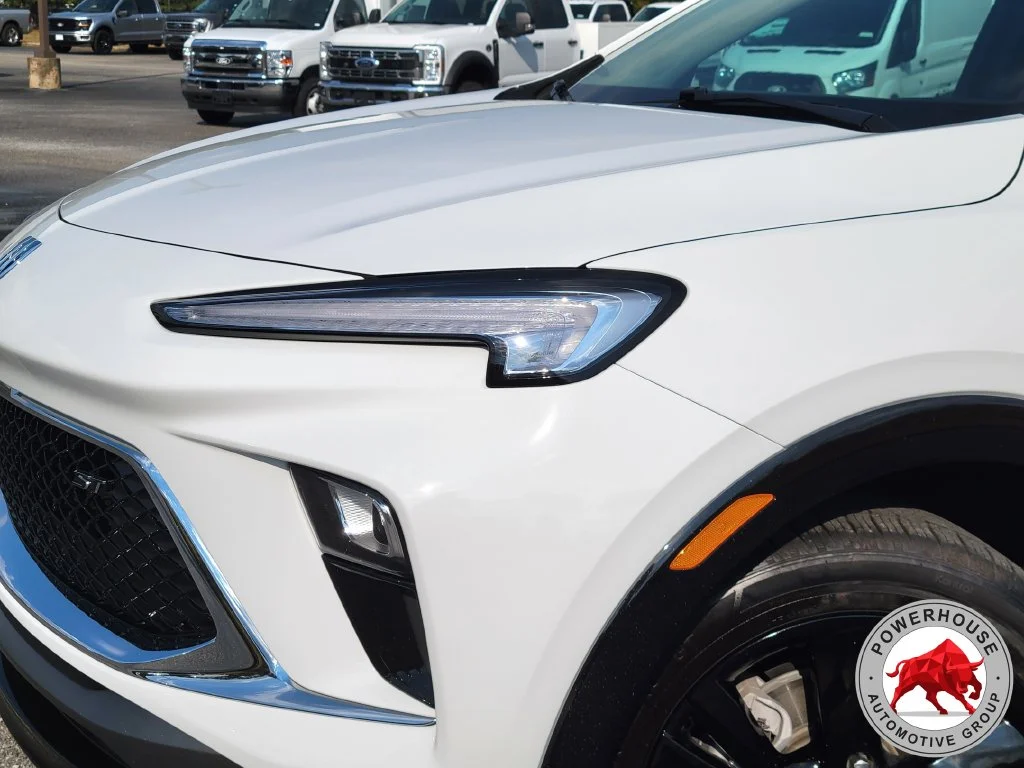 Used 2025 White Buick Sport Touring image 11