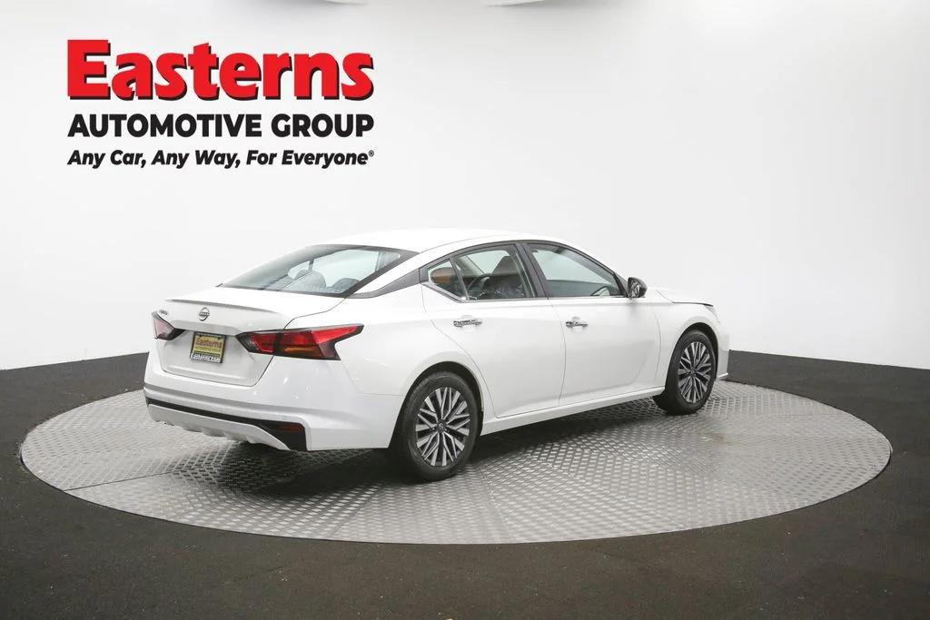 Used 2025 White Nissan 2.5 SV image 42