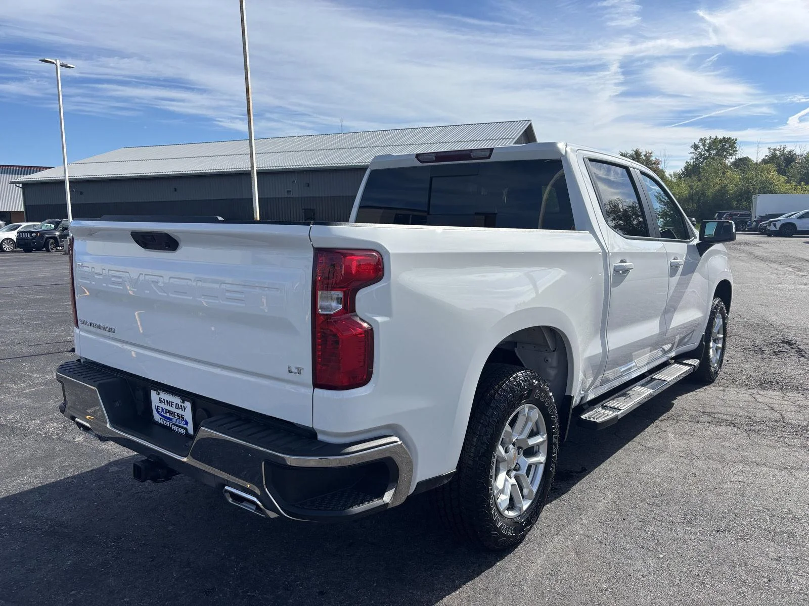 New 2026 Summit White Chevrolet LT image 31