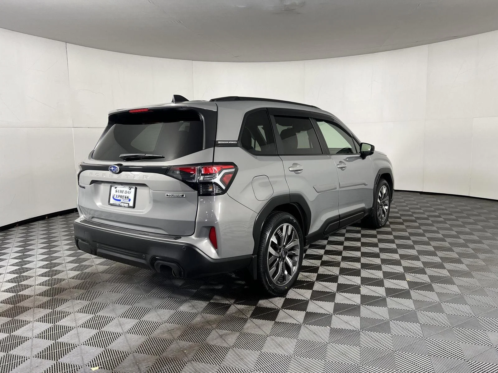 Used 2025 River Rock Pearl Subaru Touring image 14