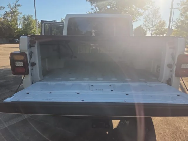Used 2022 White Jeep Rubicon image 27