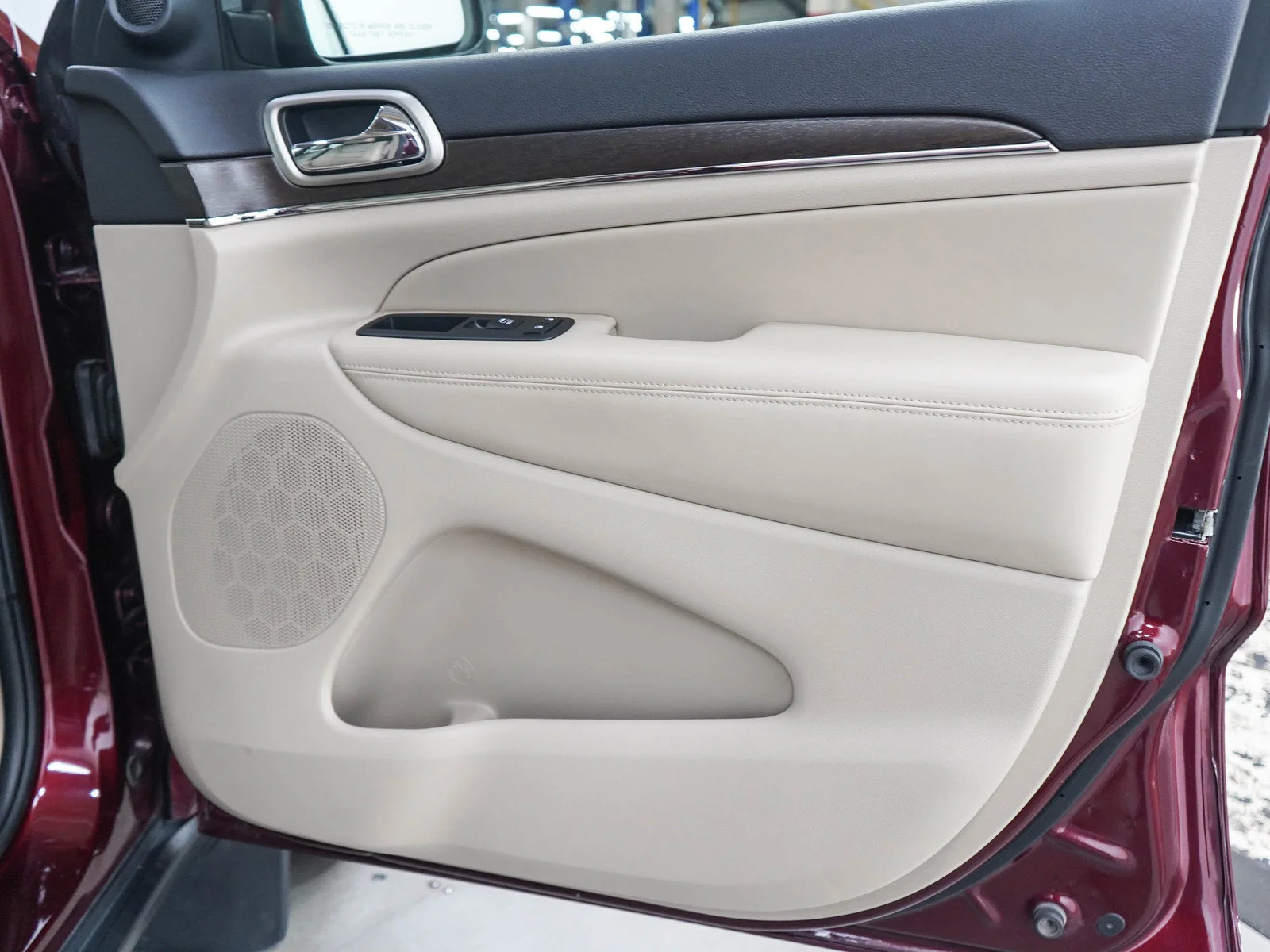 Used 2017 Velvet Red Pearlcoat Jeep Limited image 9