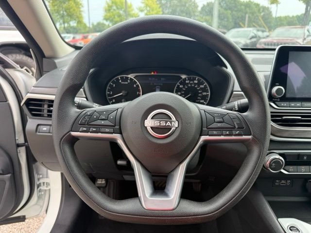 Used 2025 White Nissan 2.5 SV image 15