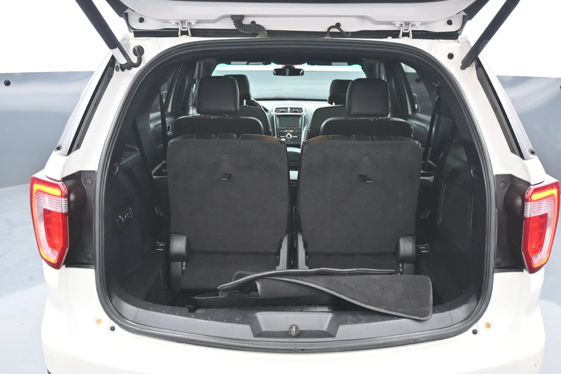 Used 2017  Ford Platinum image 16