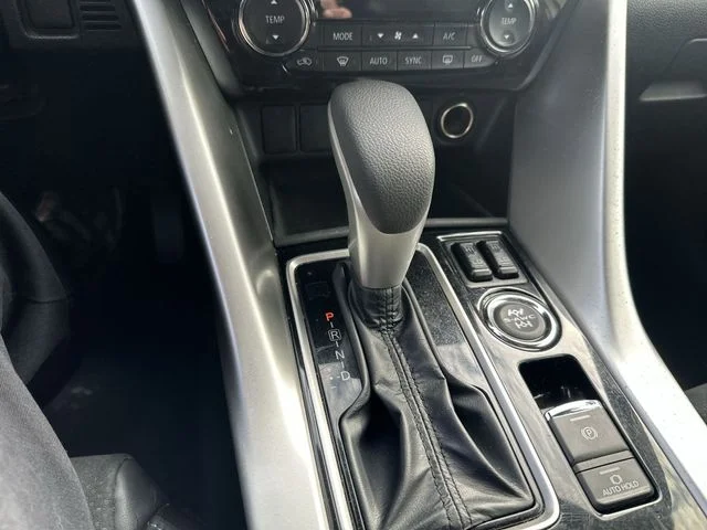 Certified Used 2025  Mitsubishi SE image 24