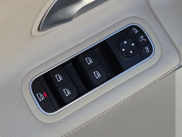 Used 2020  Mercedes-Benz CLA 250 image 2