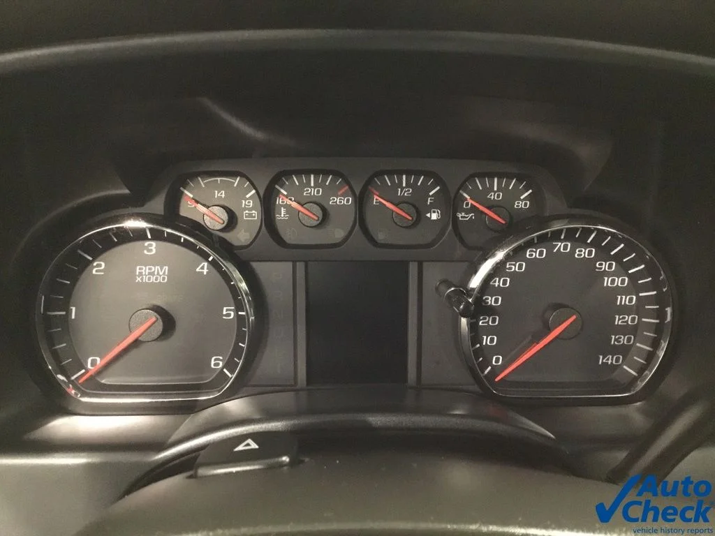 Used 2018 White GMC Base image 39
