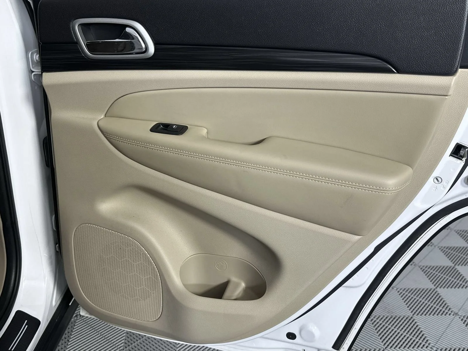 Used 2021 White Jeep Laredo E image 32