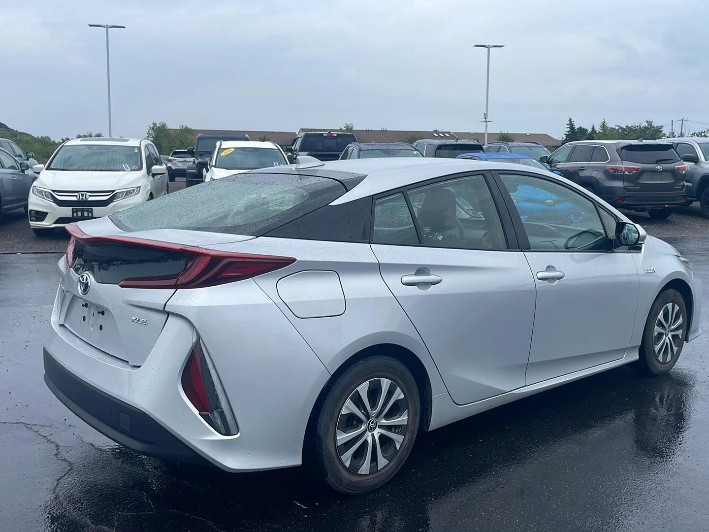 Used 2020 Classic Silver Metallic Toyota XLE image 13