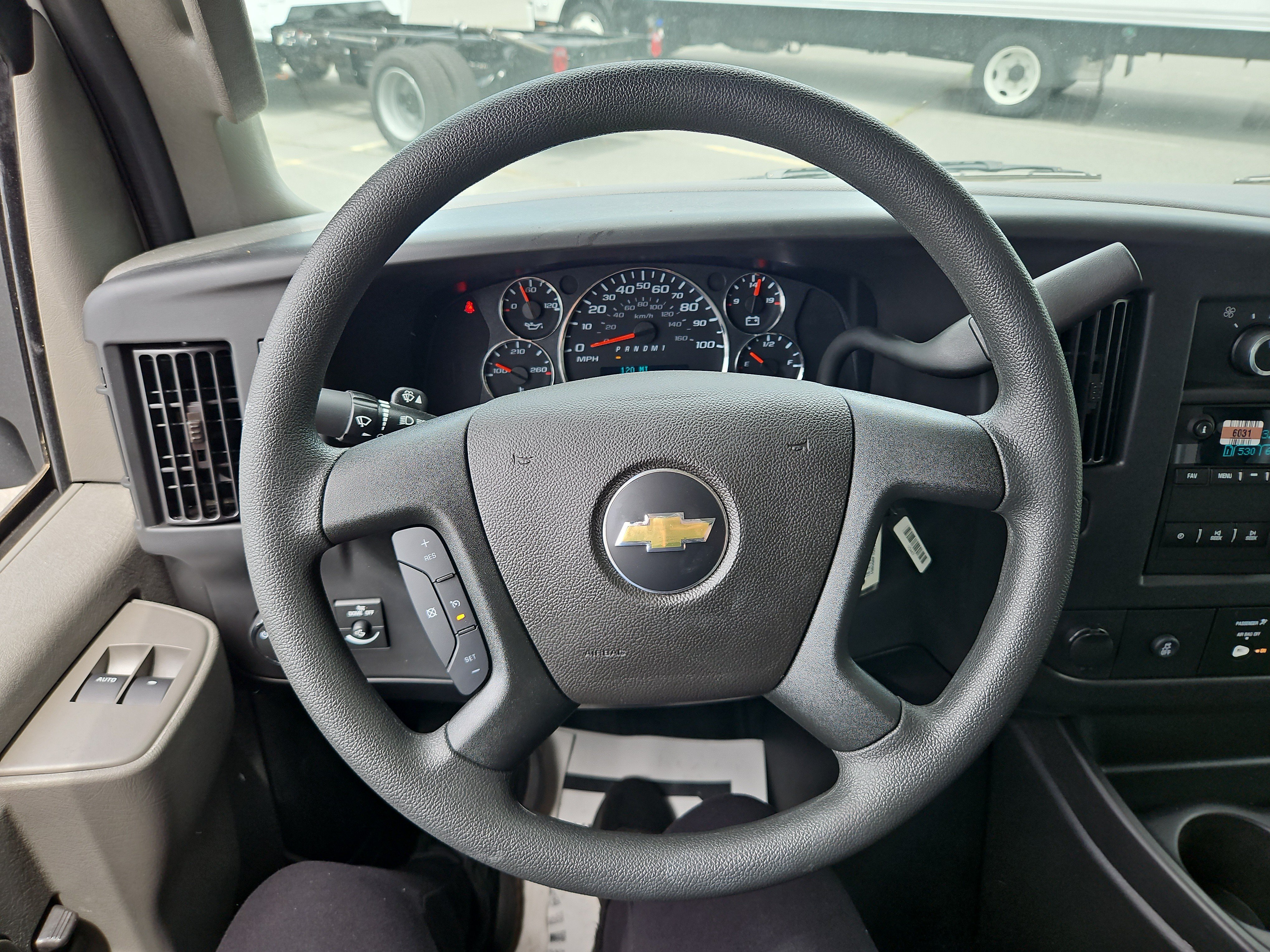 New 2025 Summit White Chevrolet 1WT image 14