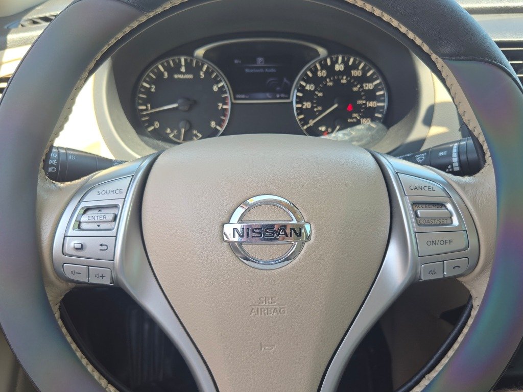 Used 2016 White Nissan 2.5 SV image 33