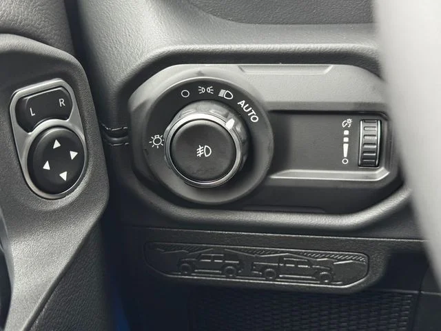 New 2026 Hydro Blue Pearl-Coat Exterior Paint Jeep Sahara image 24