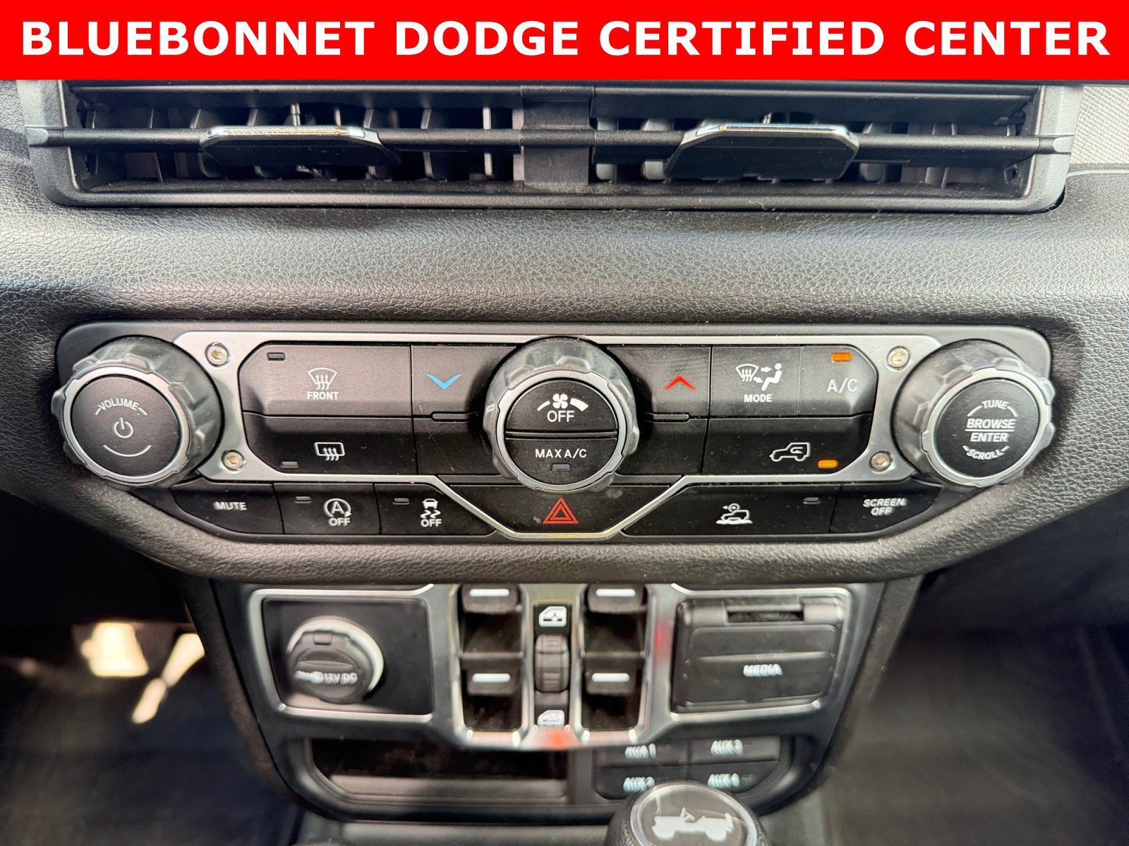 Used 2024 High Velocity Clearcoat Jeep Sport S image 17