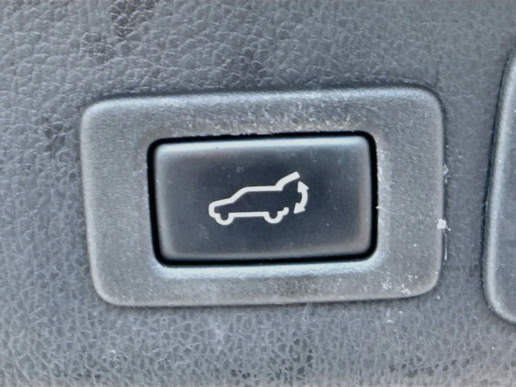 Used 2017 White Subaru 2.5i Touring image 33