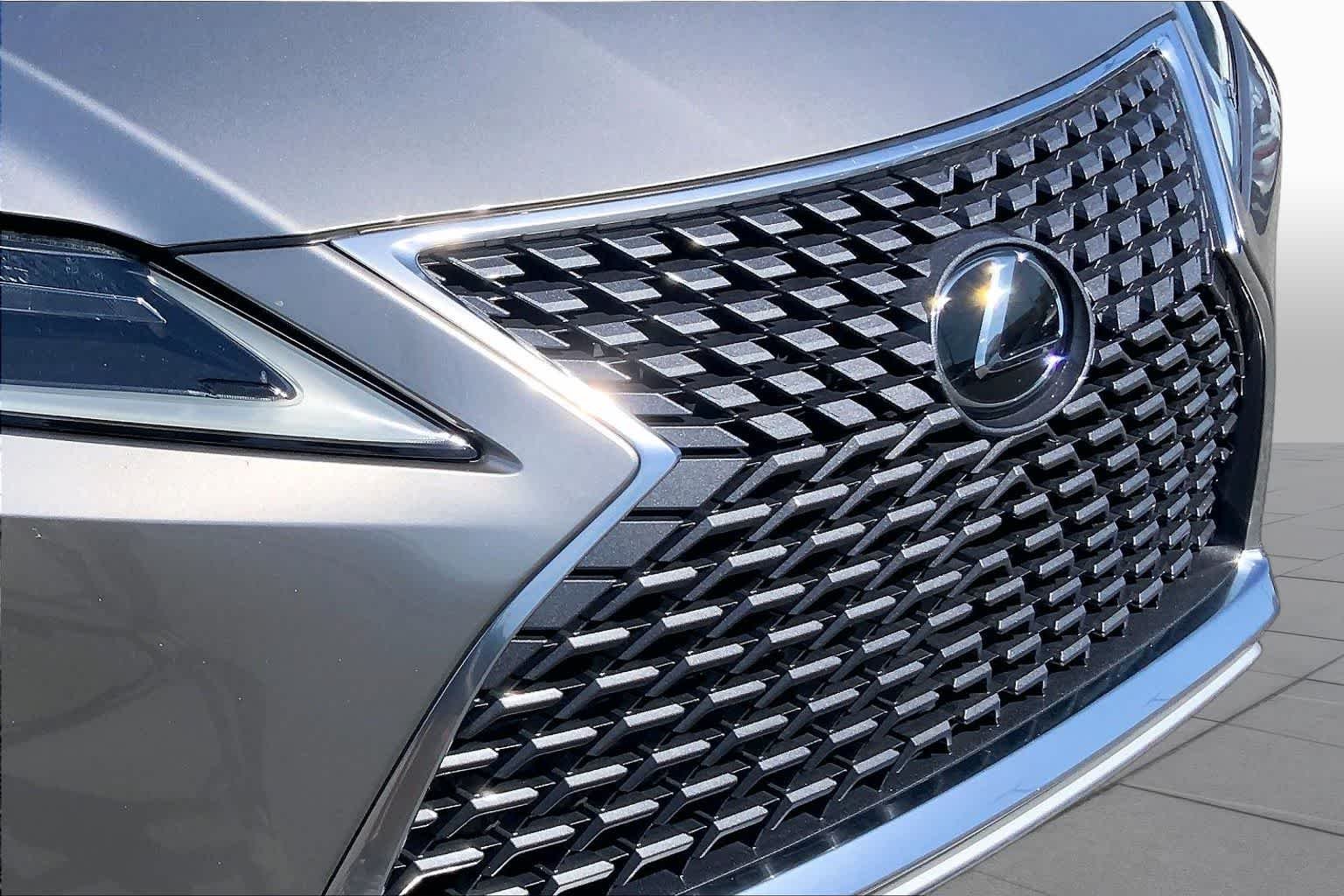 Used 2022 Atomic Silver Lexus  image 28