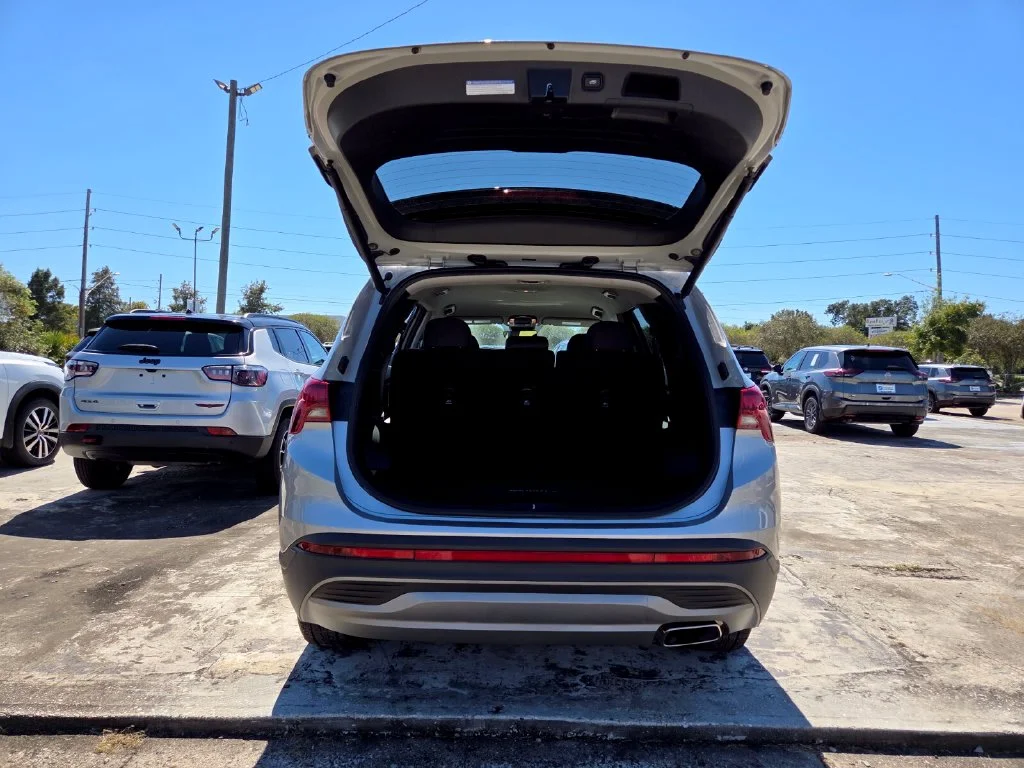 Used 2023 Silver Hyundai SEL image 27