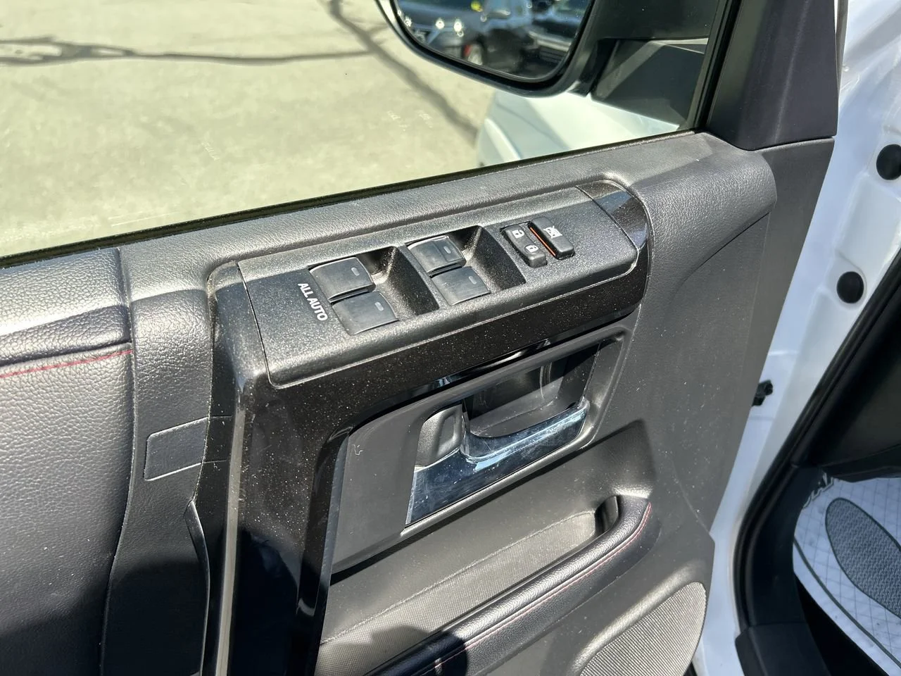 Used 2024  Toyota  image 19