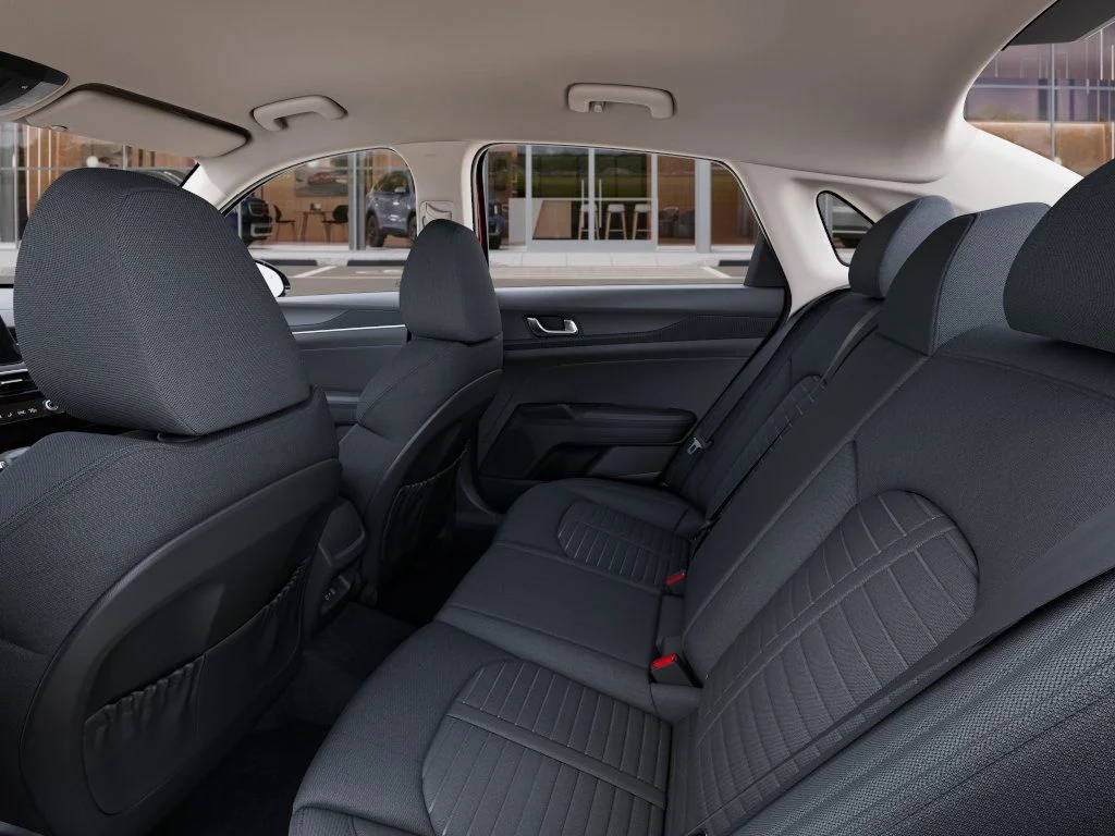 2025 Kia K5 LXS - Photo 18