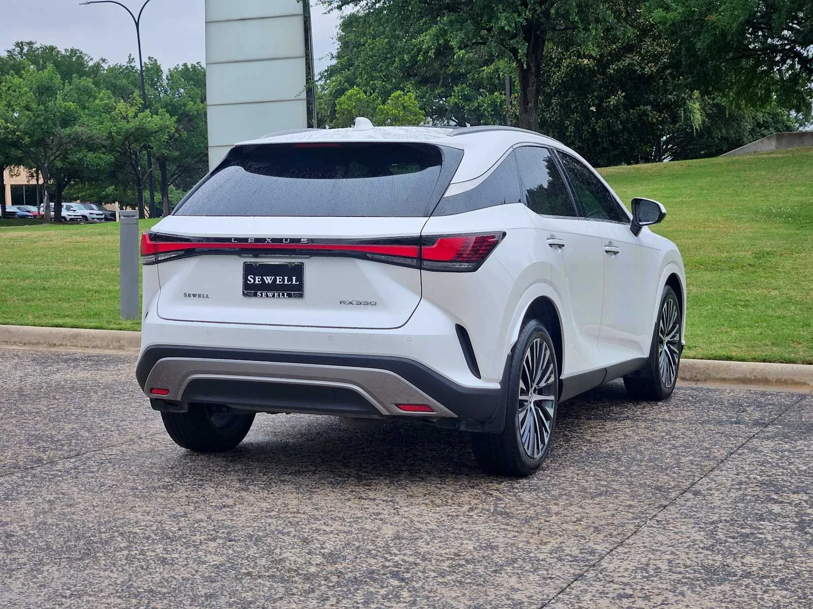 Used 2023 Eminent White Pearl Lexus Premium Plus image 4