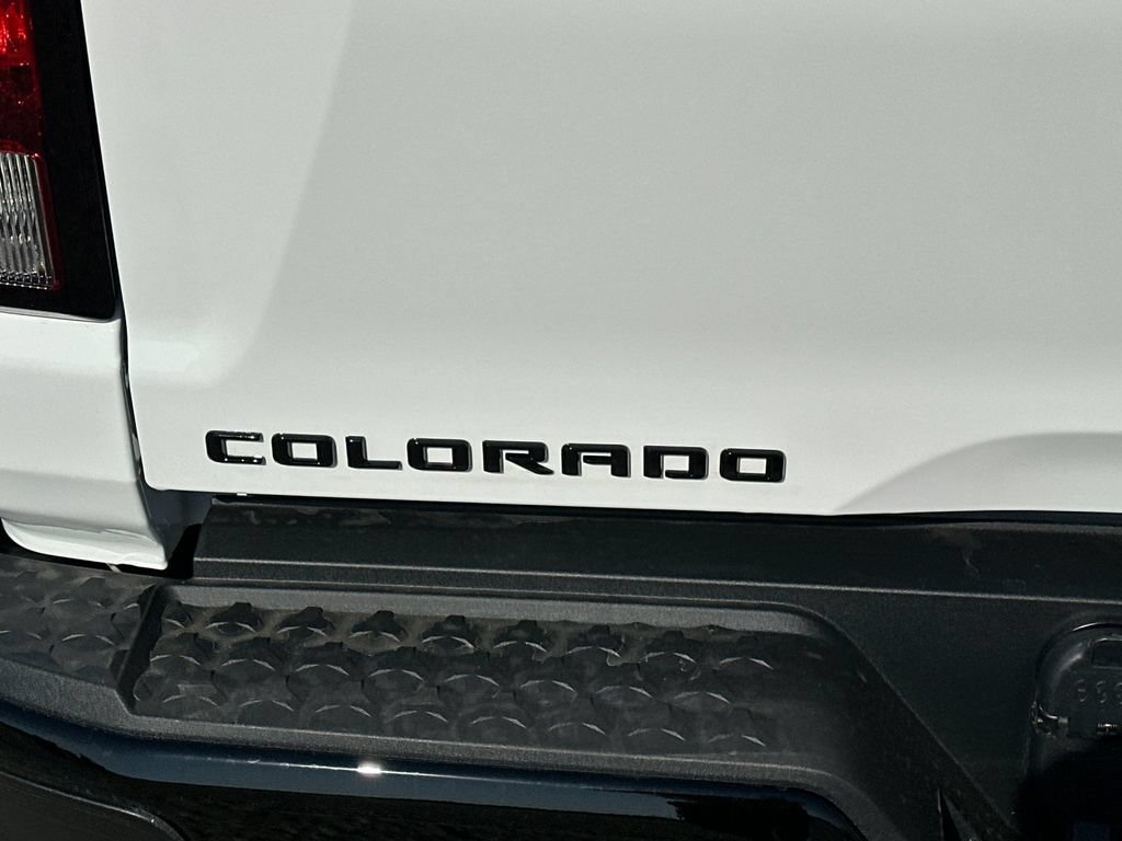 New 2026 Summit White Chevrolet WT image 25