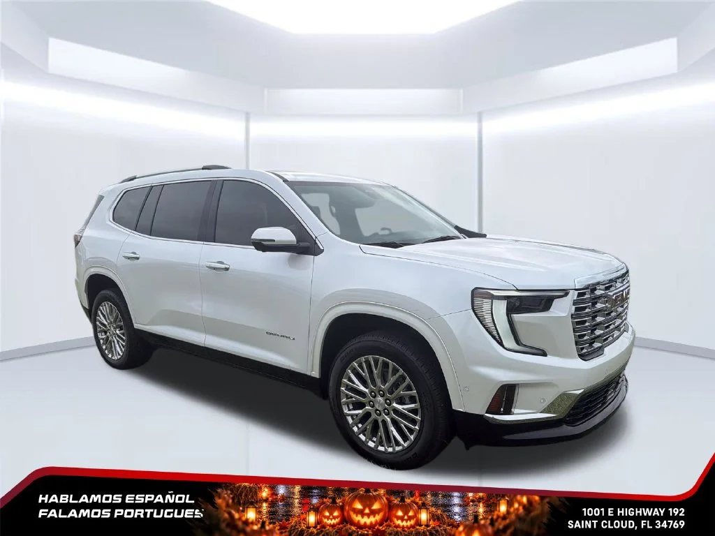 Used 2024 White Frost Tricoat GMC Denali image 7